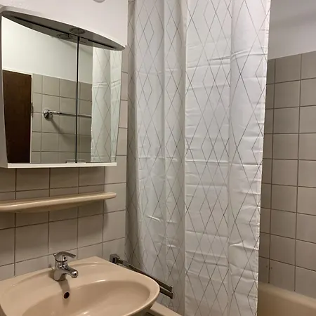 Comfort Messe 2 With Kitchen, Balcony, Parking And Elevator דירה *